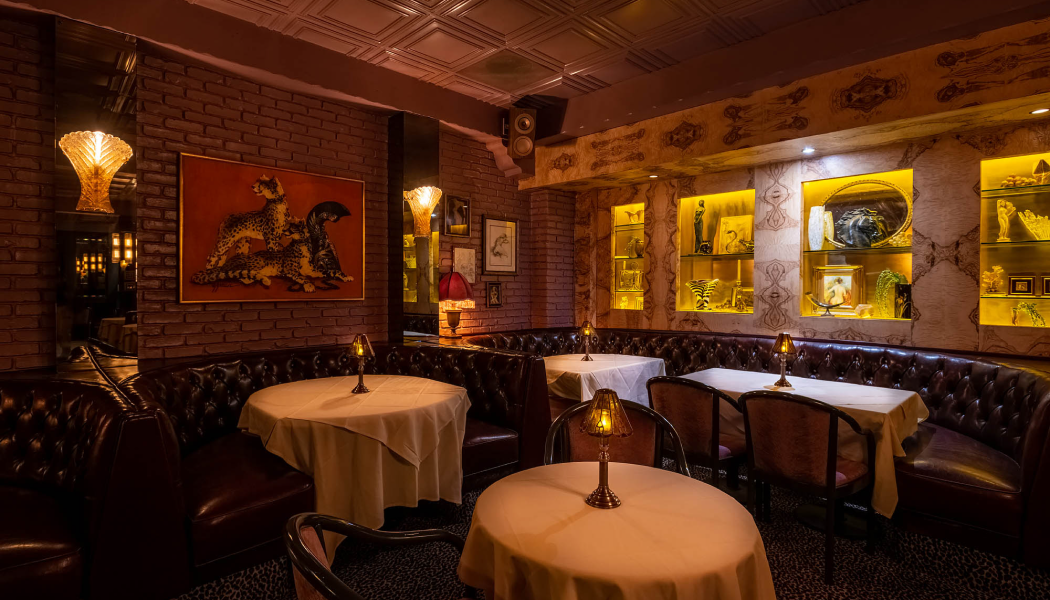 La Dolce Vita in Beverly Hills interior and table set up with their very own Frank Sinatra concept in red and gold aesthetic.